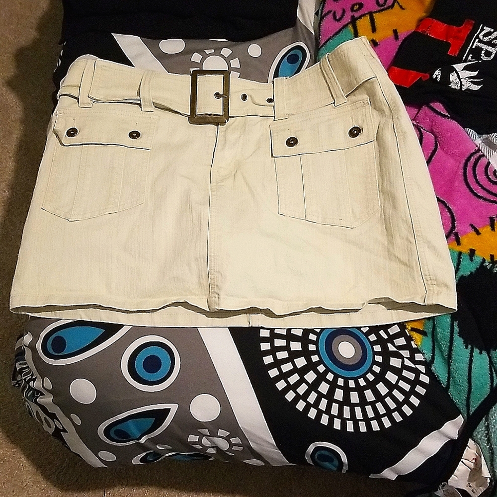 Cream skort